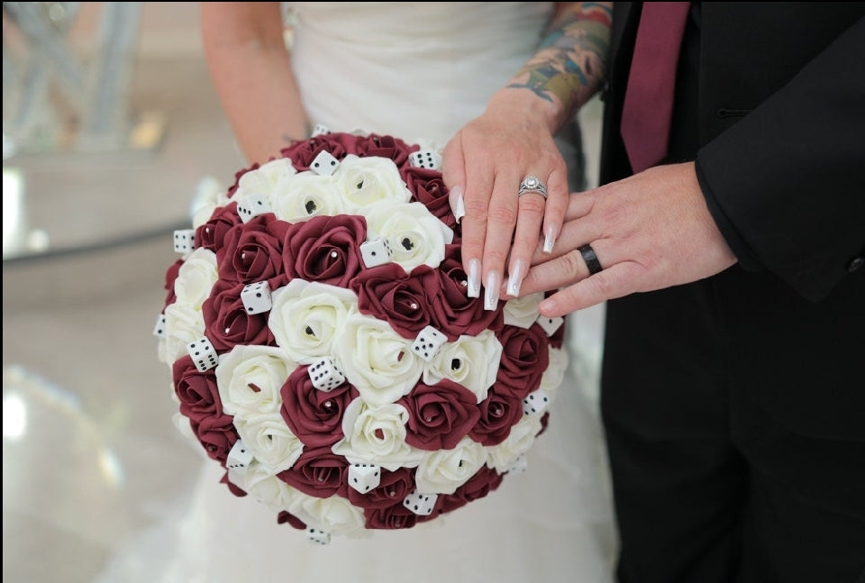 November 2023: Most Popular Wedding Colors & Flowers