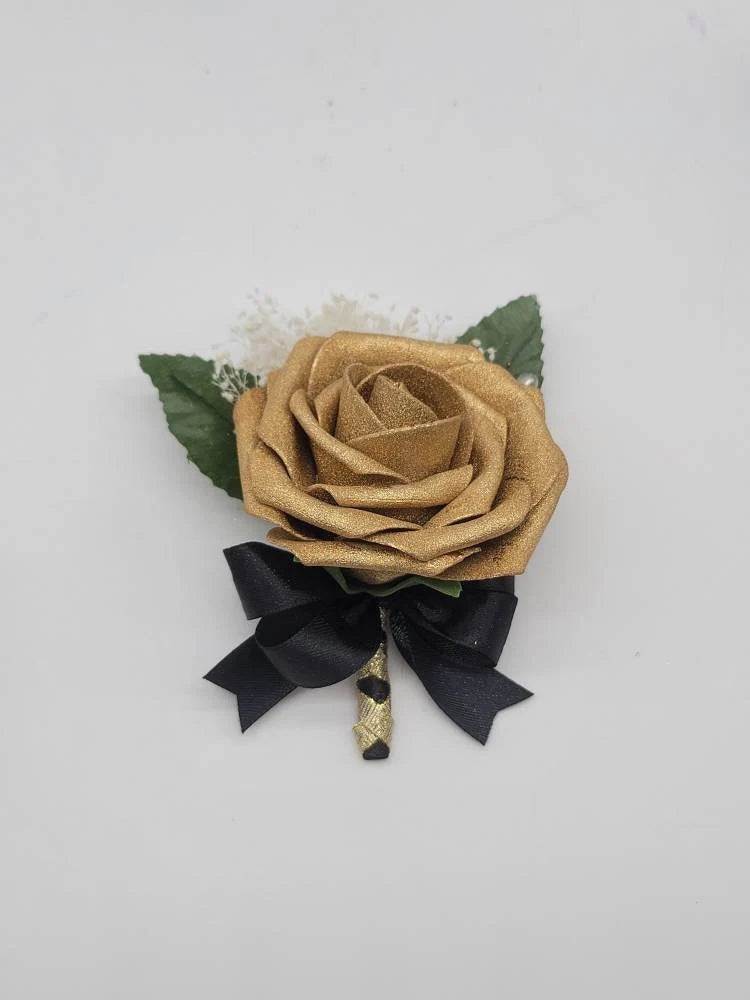 gold and black boutonniere with babies breath. black and gold frech twist handle