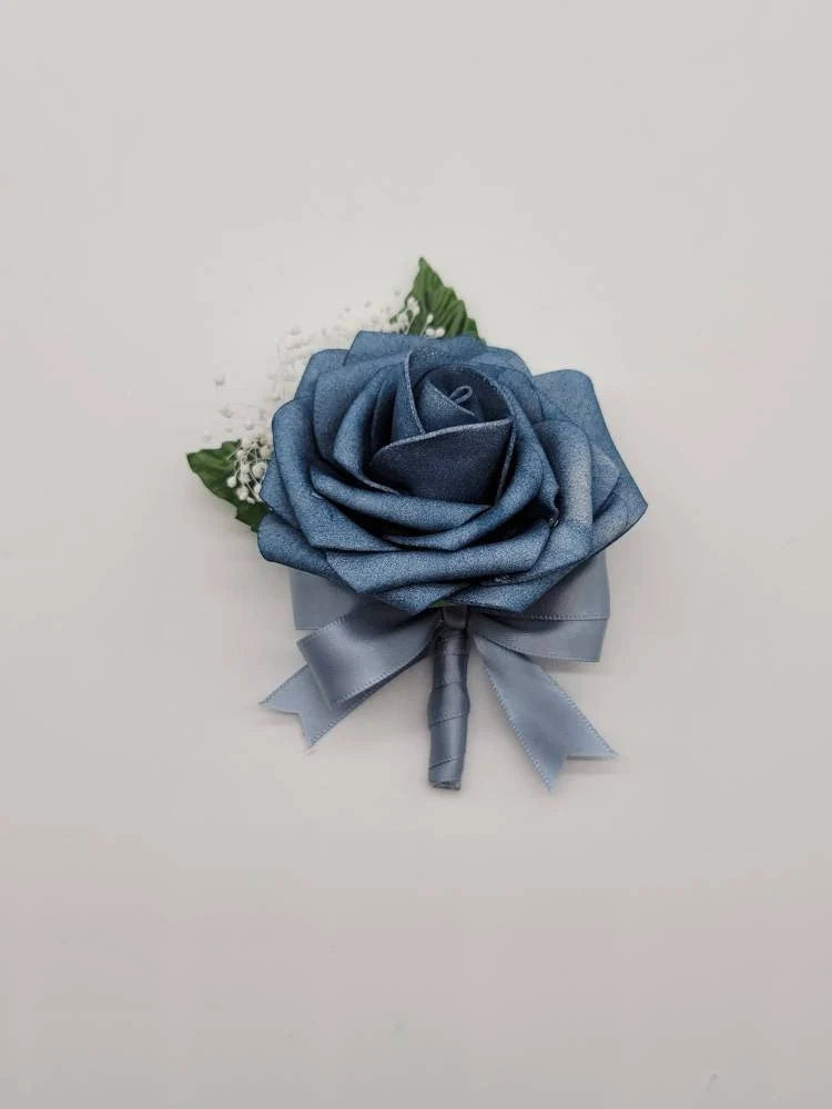 dark dusty blue boutonniere with dusty blue ribbon and babies breath
