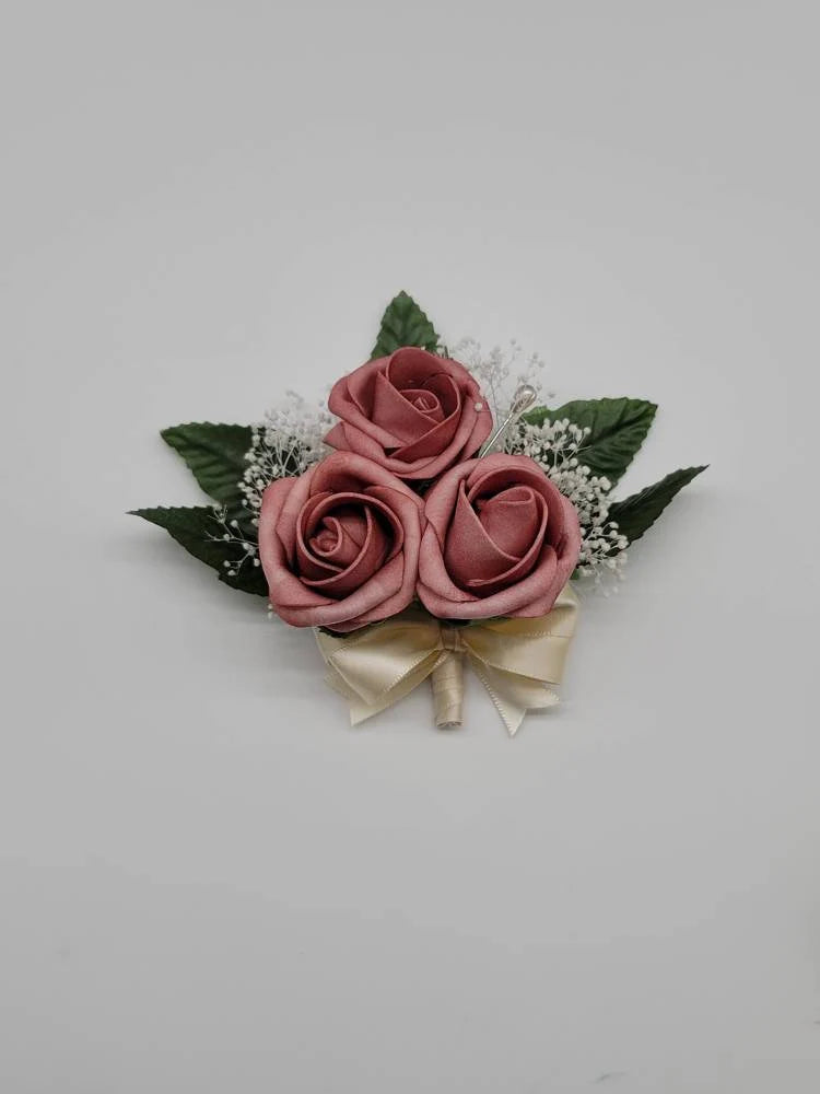 dusty rose and ivory pin on corsage with babies breath
