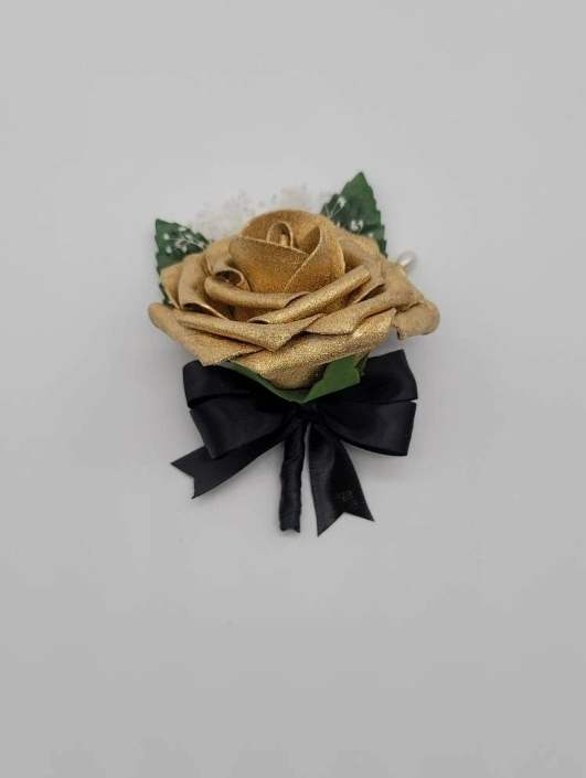 gold and black boutonniere with babies breath